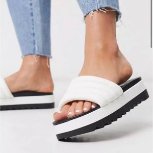 Steve Madden Lazaro sliders with padded strap in white 5.5
